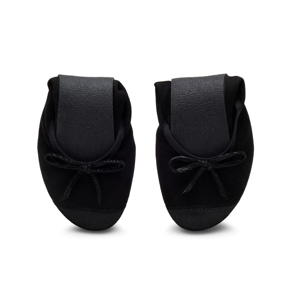 Die TWIST Velours Black Flats von ZAQQ bieten ein elegantes und flexibles Design mit gepolsterten Innensohlen und Schleifen, gefertigt aus Veloursleder.